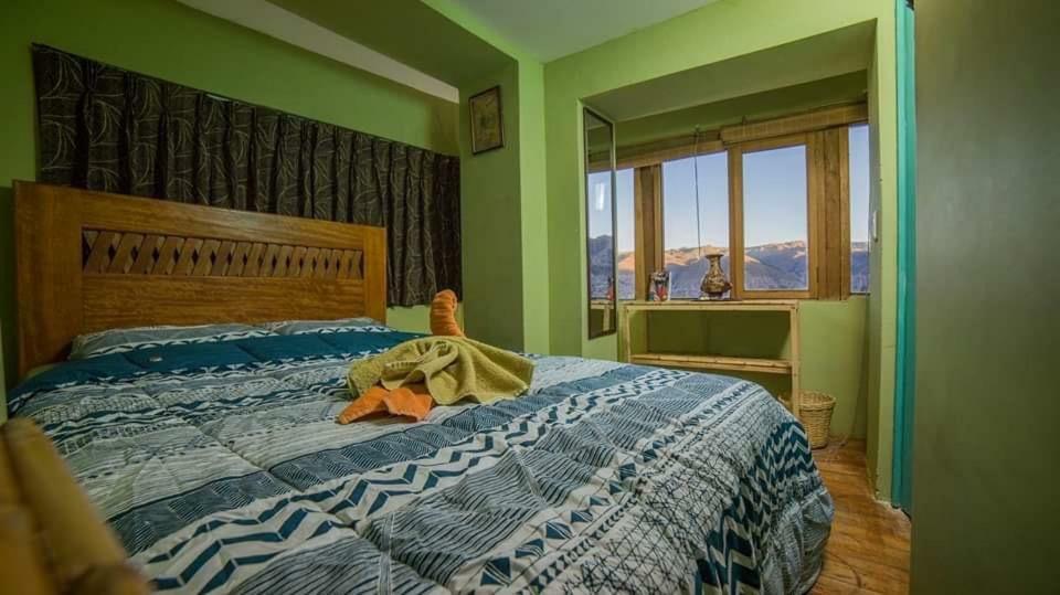 Bed & Breakfast Tiki Lounge