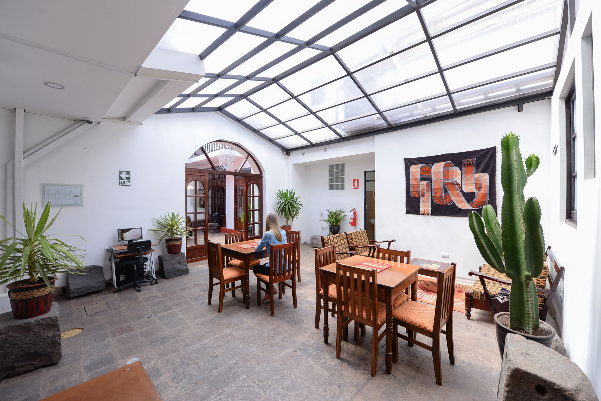 Yabar Plaza Hotel