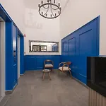 Cozy Modern Heart Of City