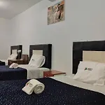Zarate\'S Hostel