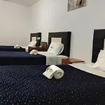 Zarate\'S Hostel
