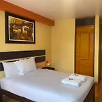 Adriano\'S Deluxe Apartments 2