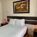 Adriano\'S Deluxe Apartments 3