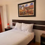 Adriano\'S Deluxe Apartments 3