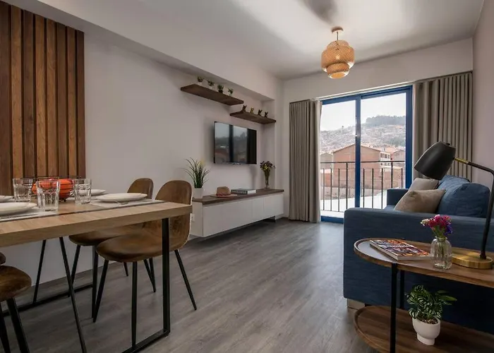 Cozy Modern Heart Of City