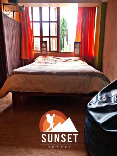Sunset House Hostel *