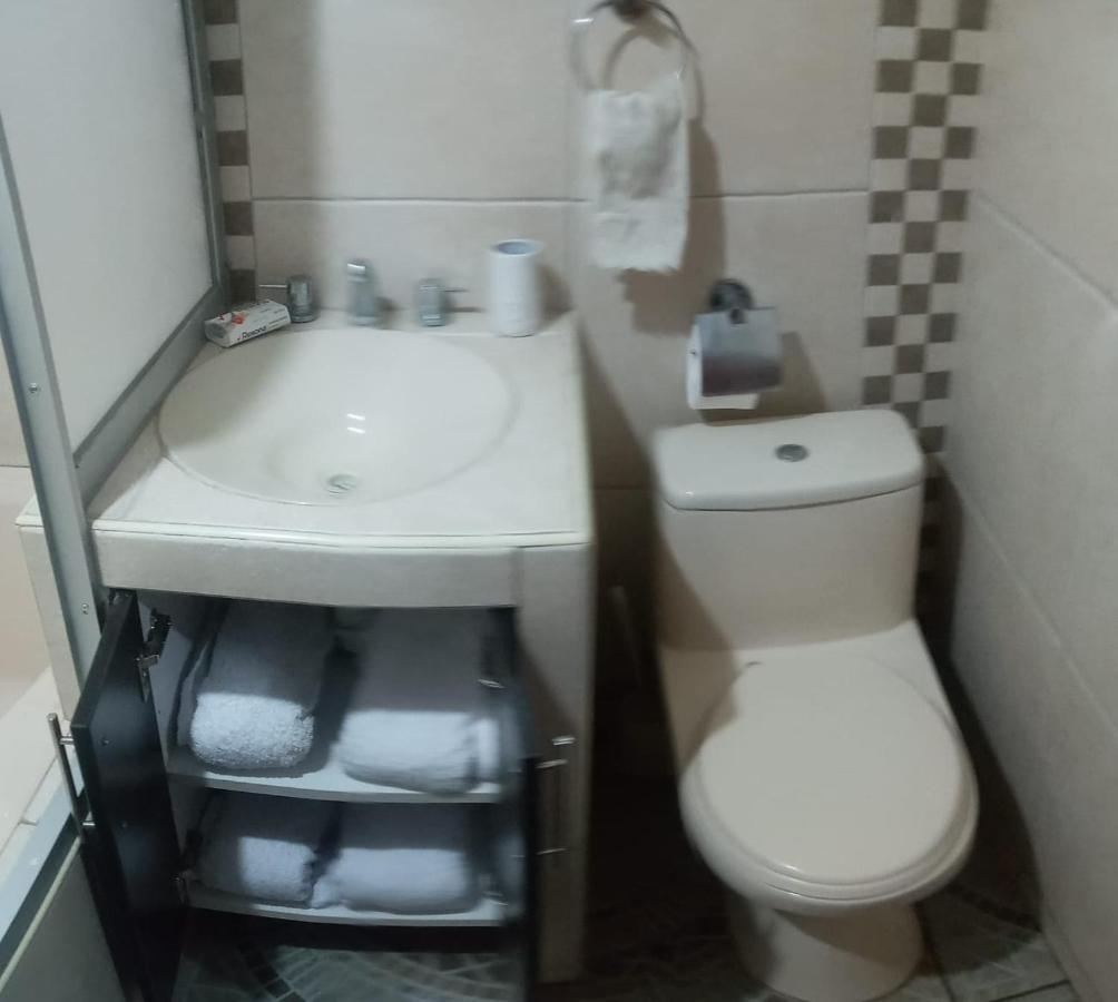 A Un Minuto Del Aeropuerto Sientase En Casa Apartment *