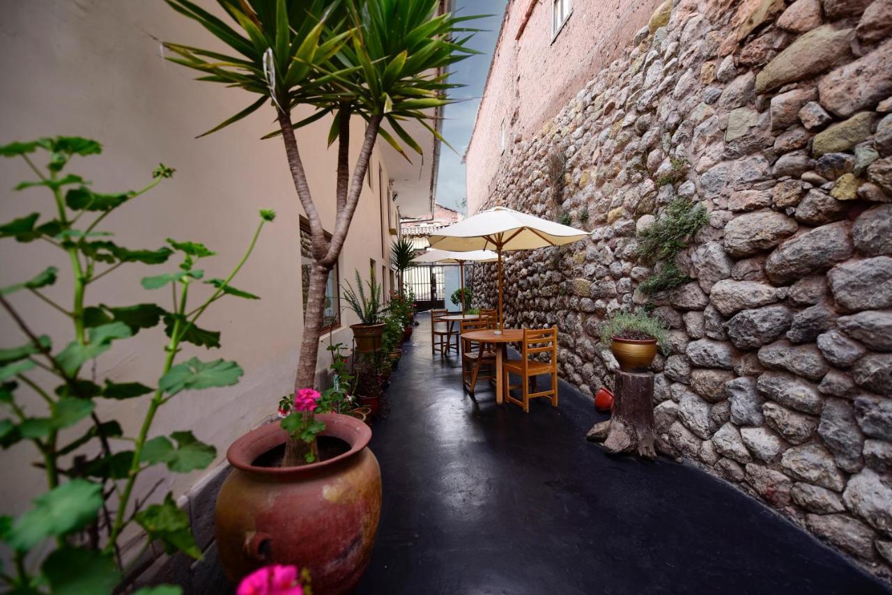 Boutique Gold Garden