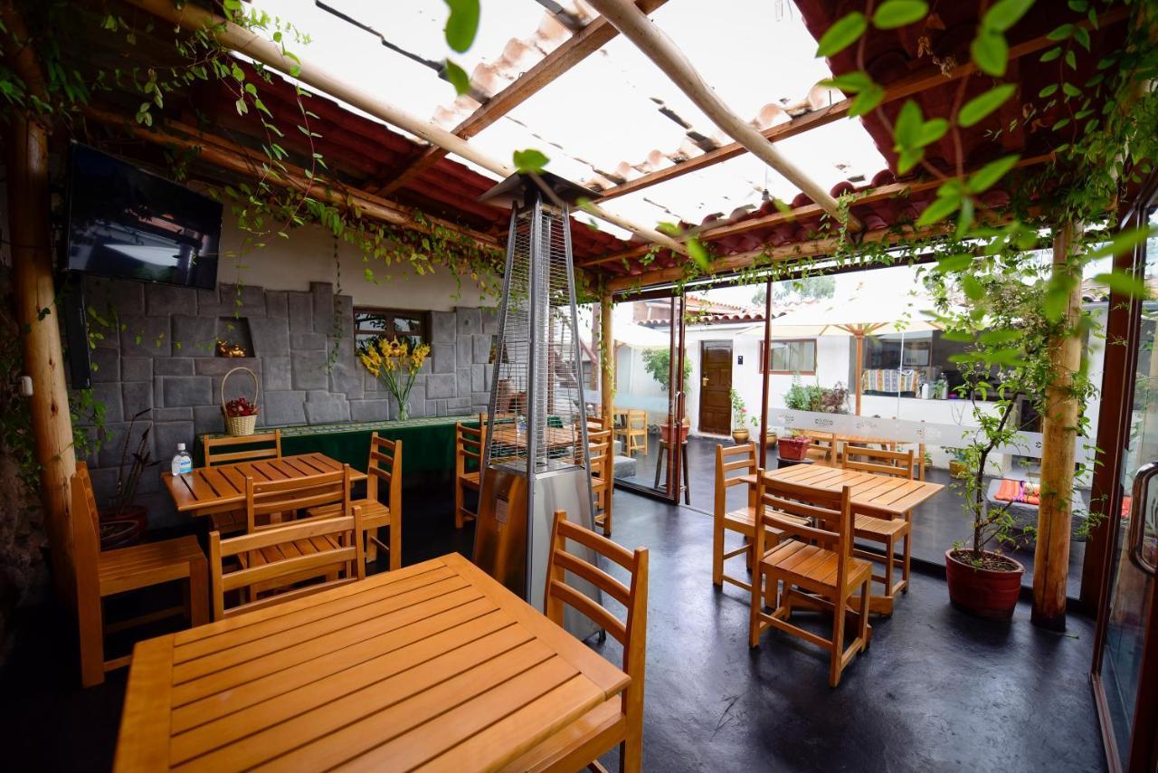 Boutique Gold Garden