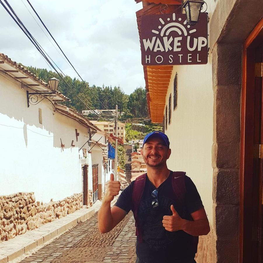 Hostel Wake Up *