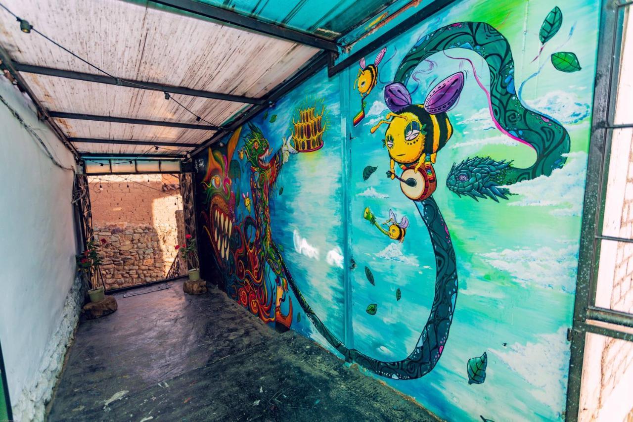 Apuhouse Hostel