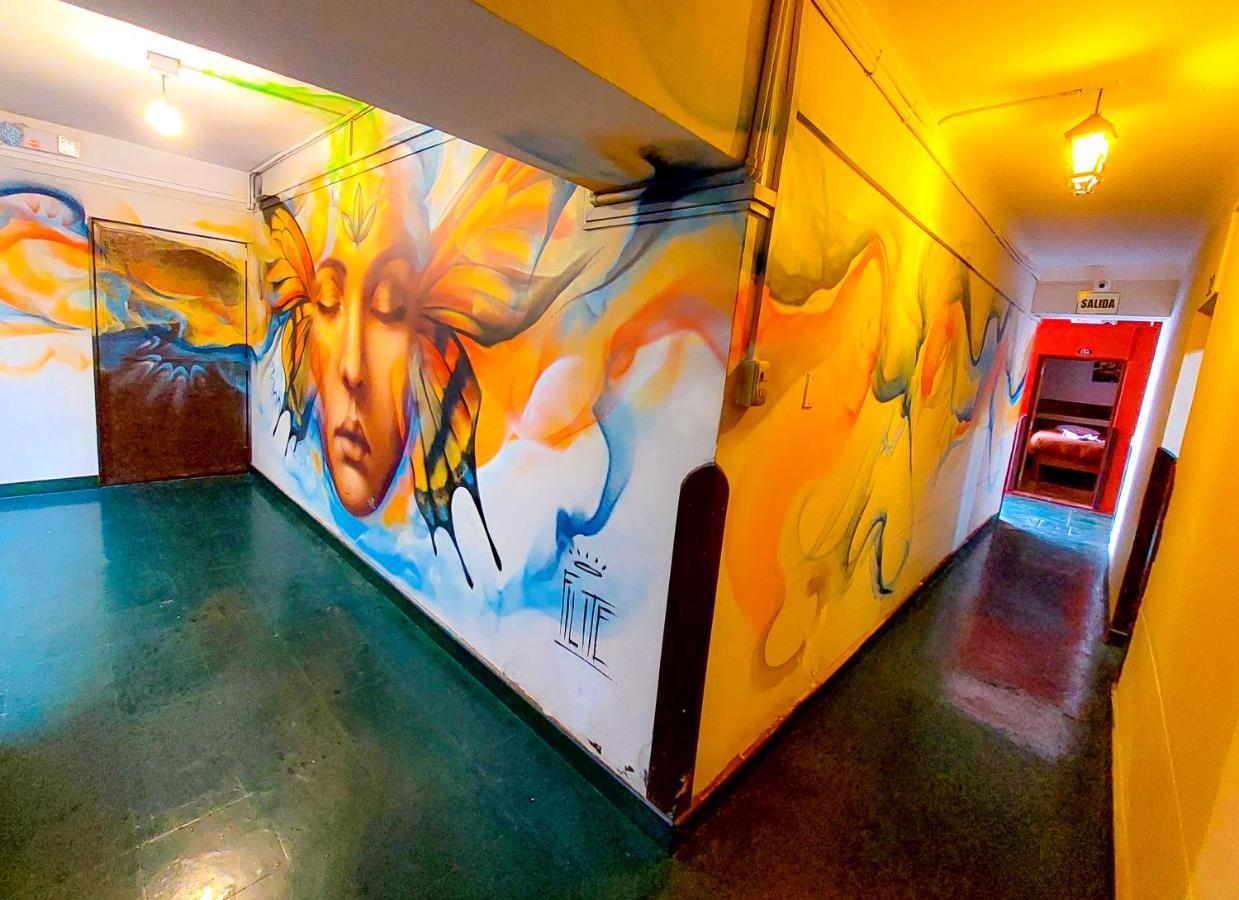 Ukukus Hostel *