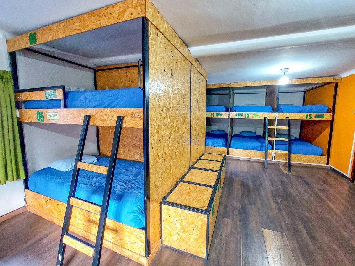 Ukukus Hostel *