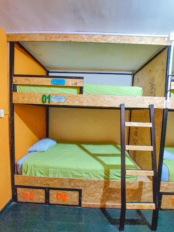 Ukukus Hostel *