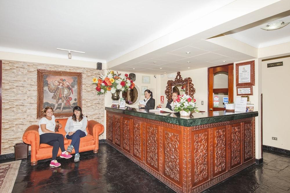 Agustos Hotel 3*