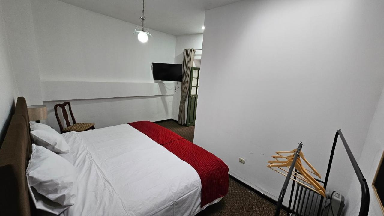 La Llave 351 Hotel *
