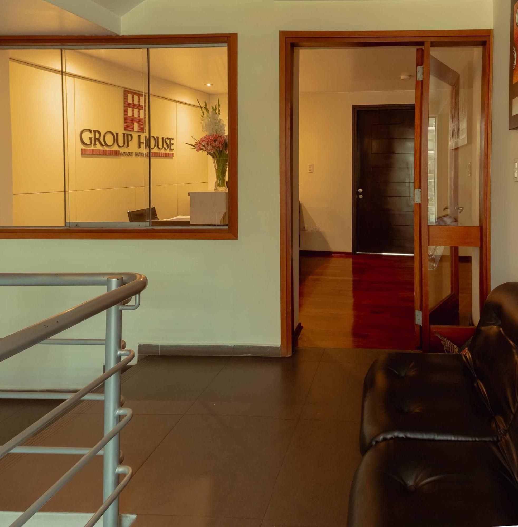 Aparthotel Group House 3*