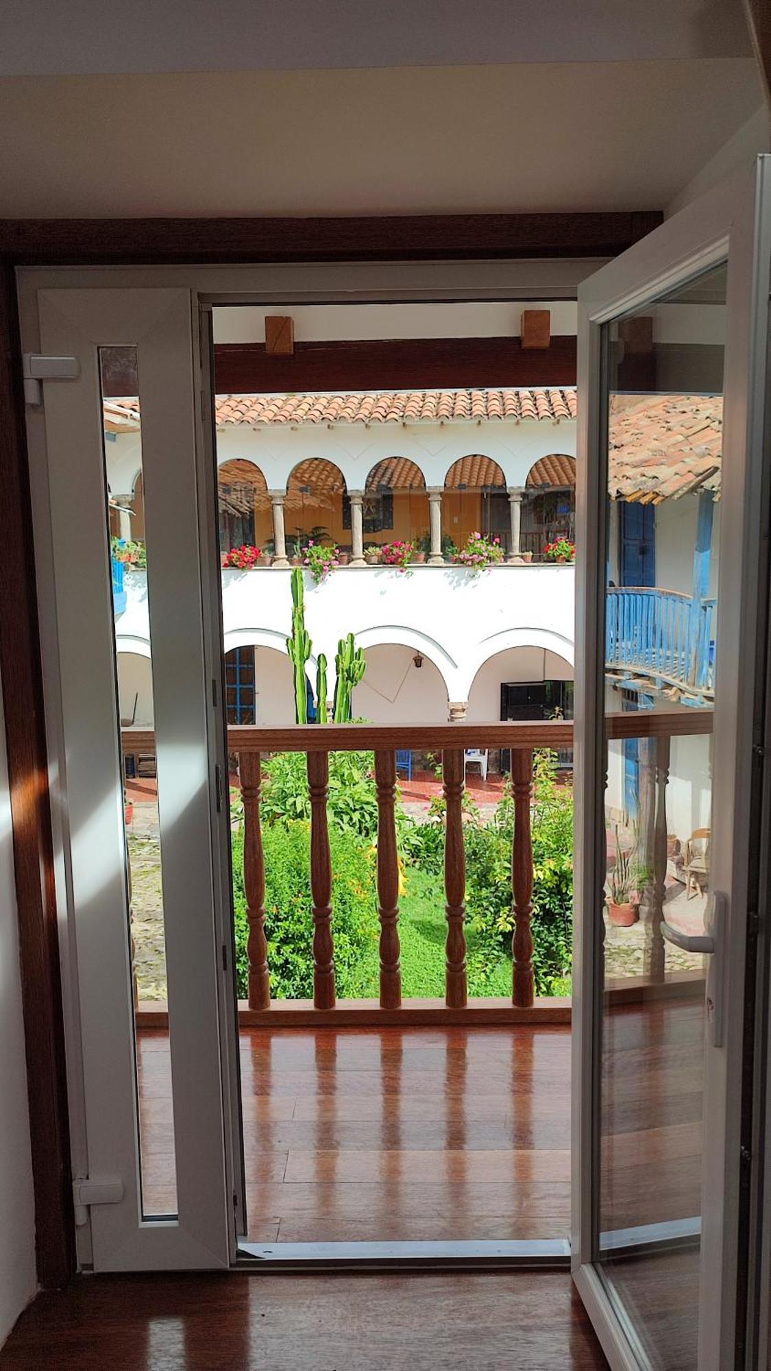 Qori, Nuevo Centro Historico De Cusco, Cuesta San Blas 561 *