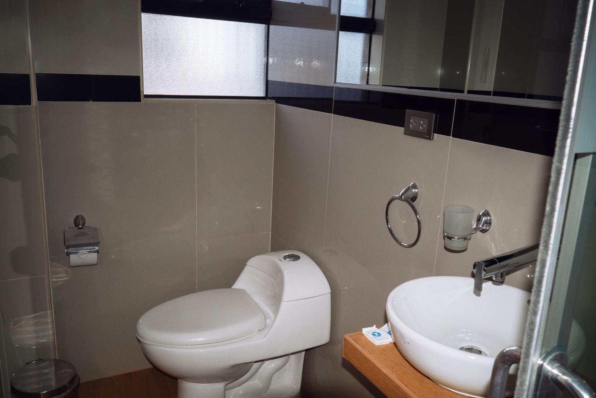 Hostal Real House *