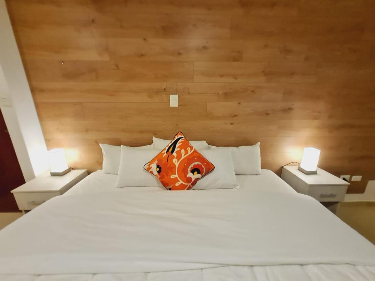 Hotel Peru *