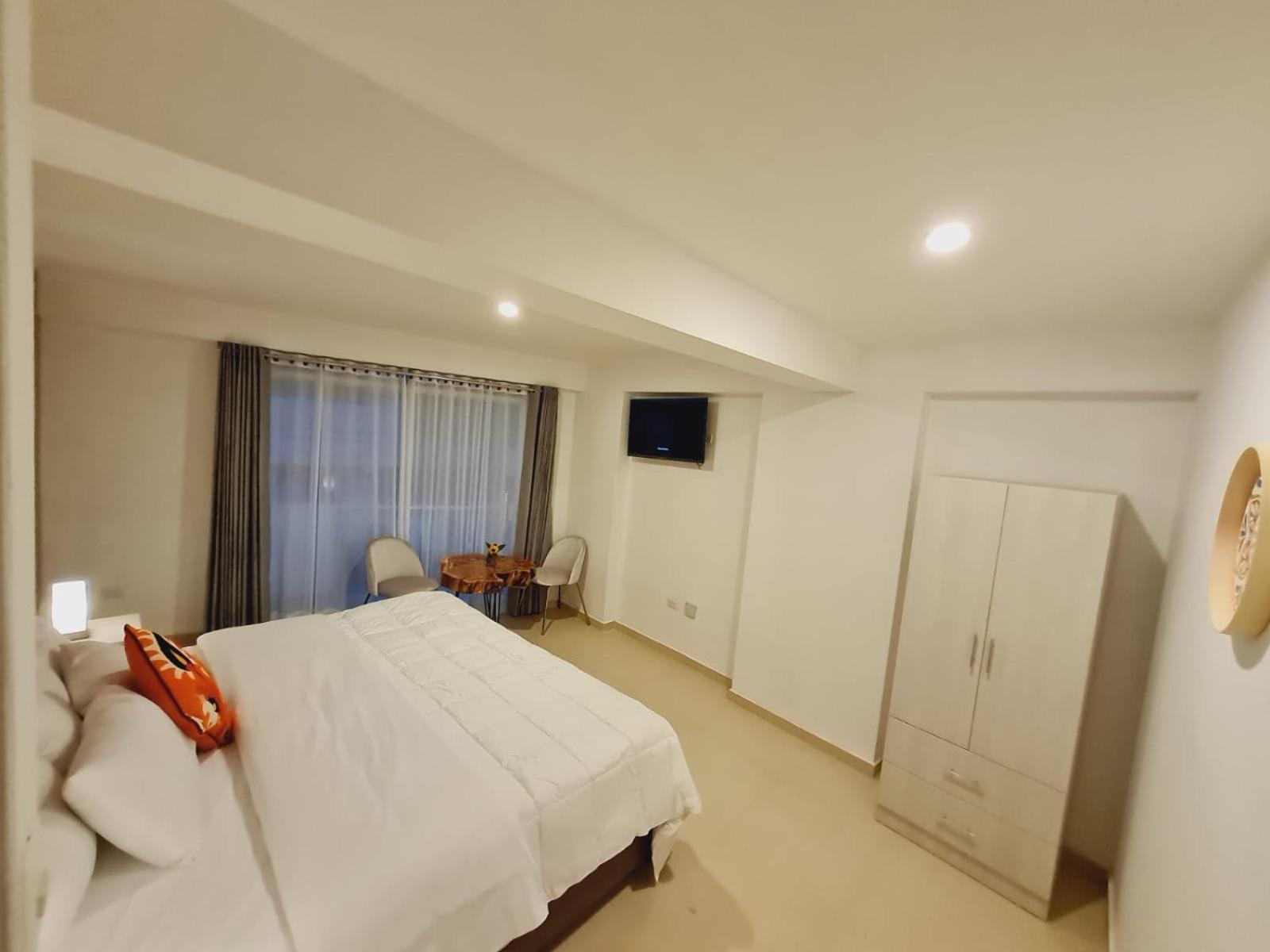 Peru Hotel *