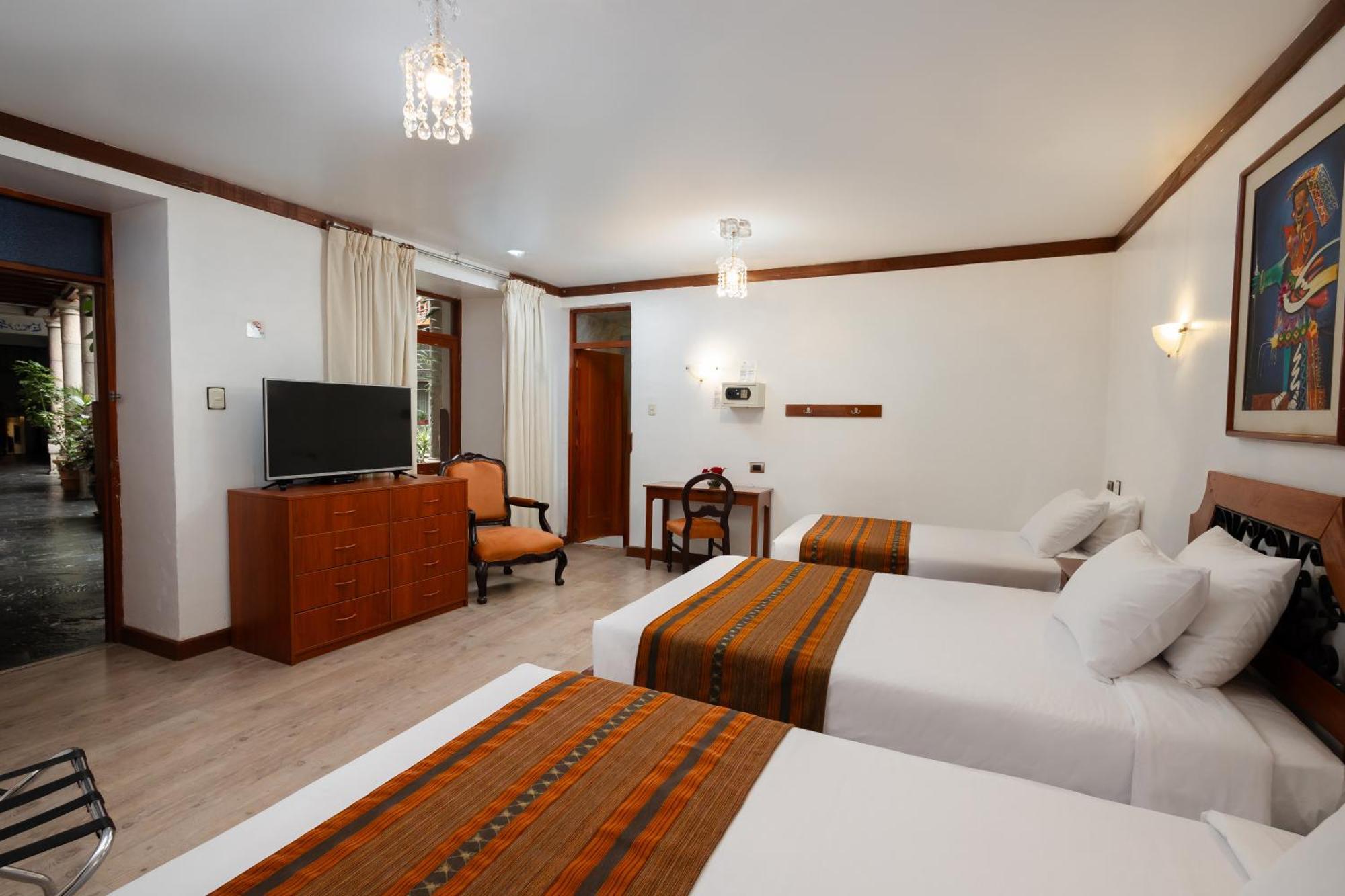 Hacienda Plaza Hotel 3*