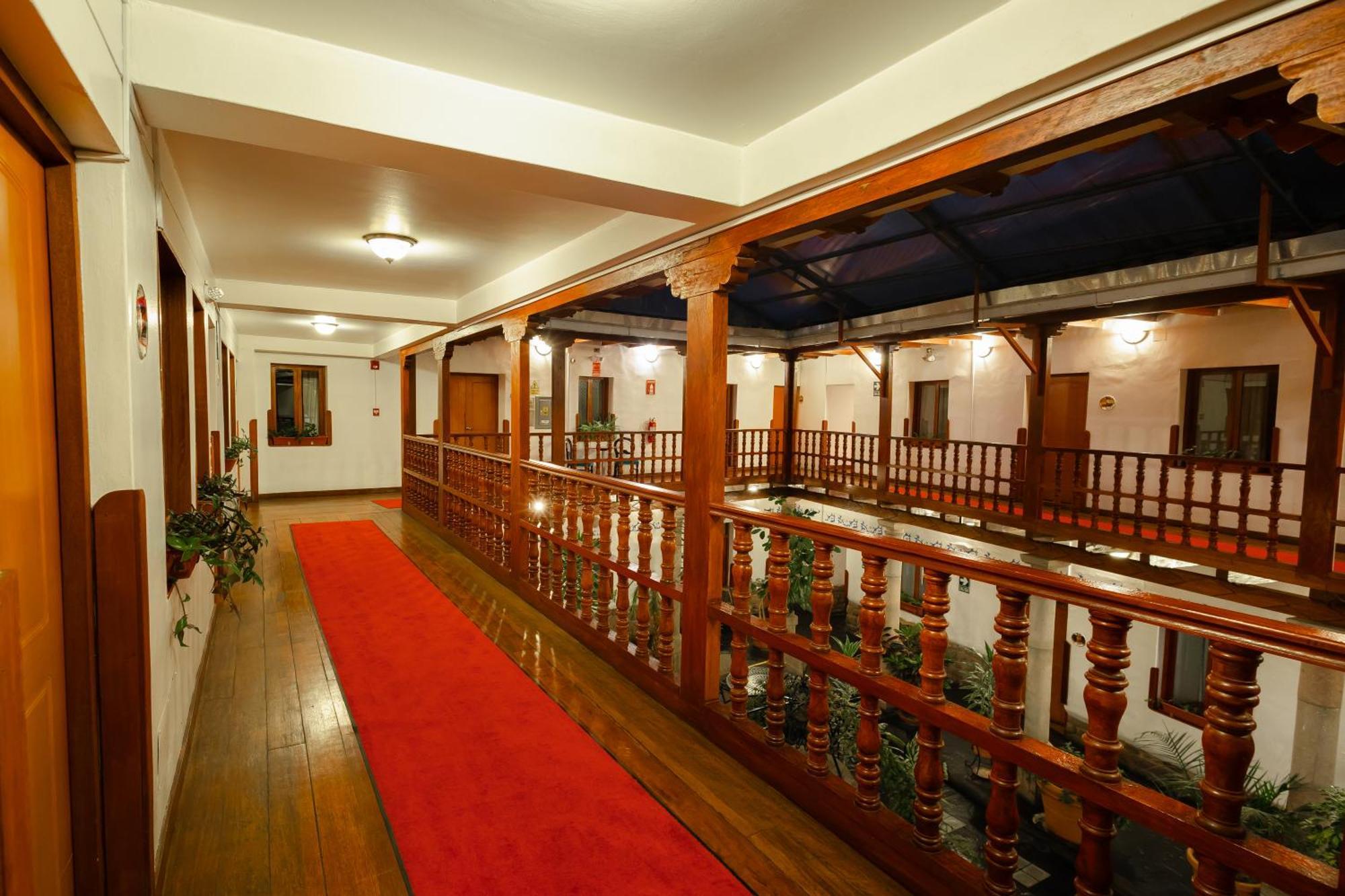 Hacienda Plaza Hotel 3*