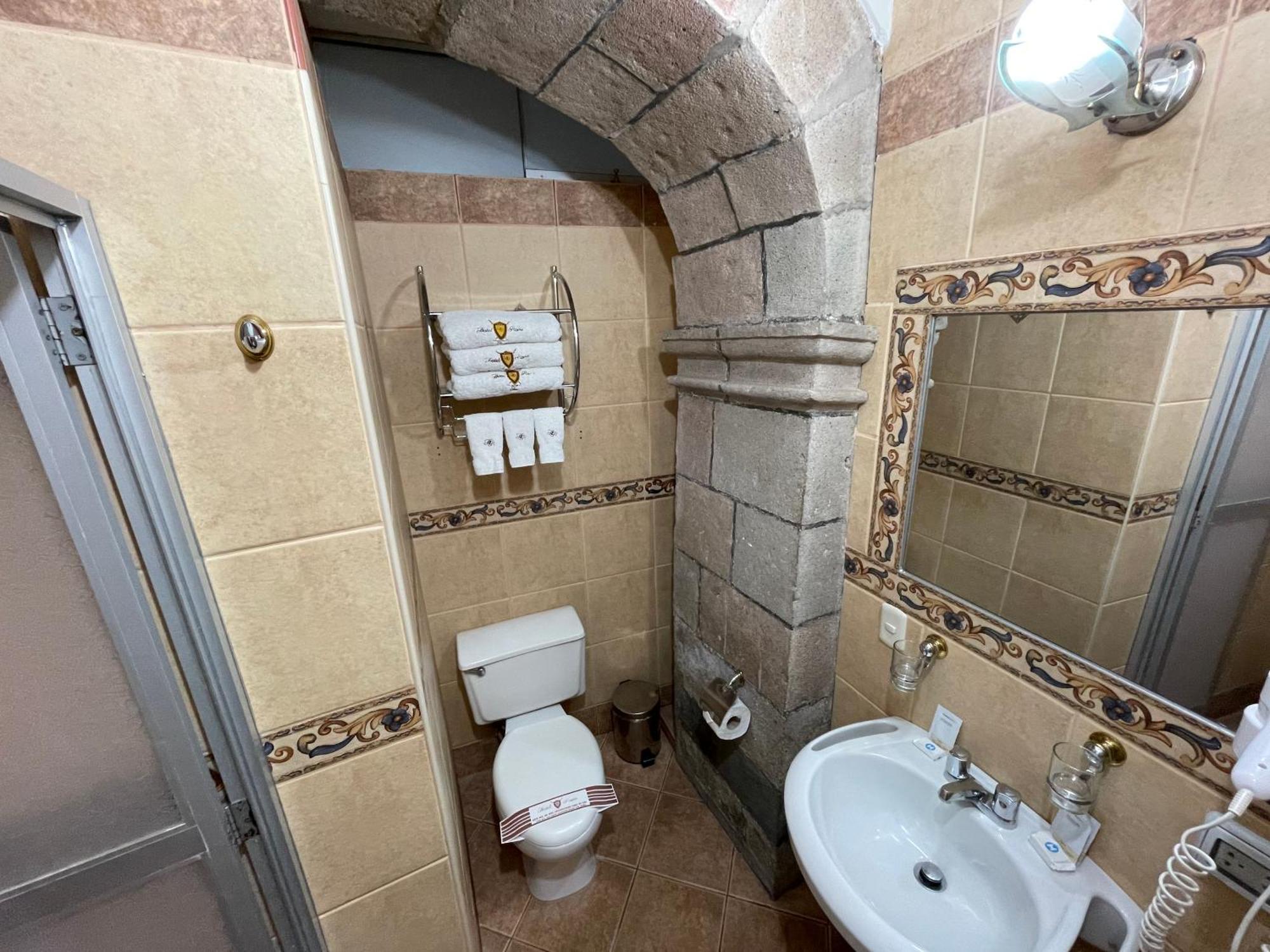 Rojas Hotel 3*