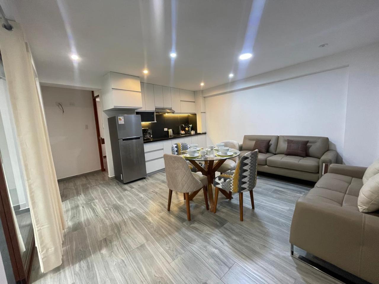 Vista Living 202 Apartment *