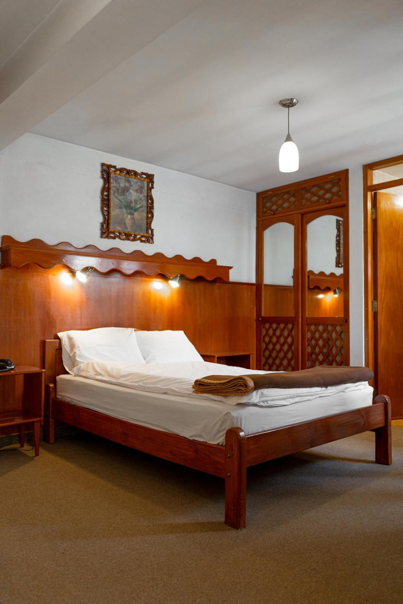 Hotel La De Atahualpa 3*