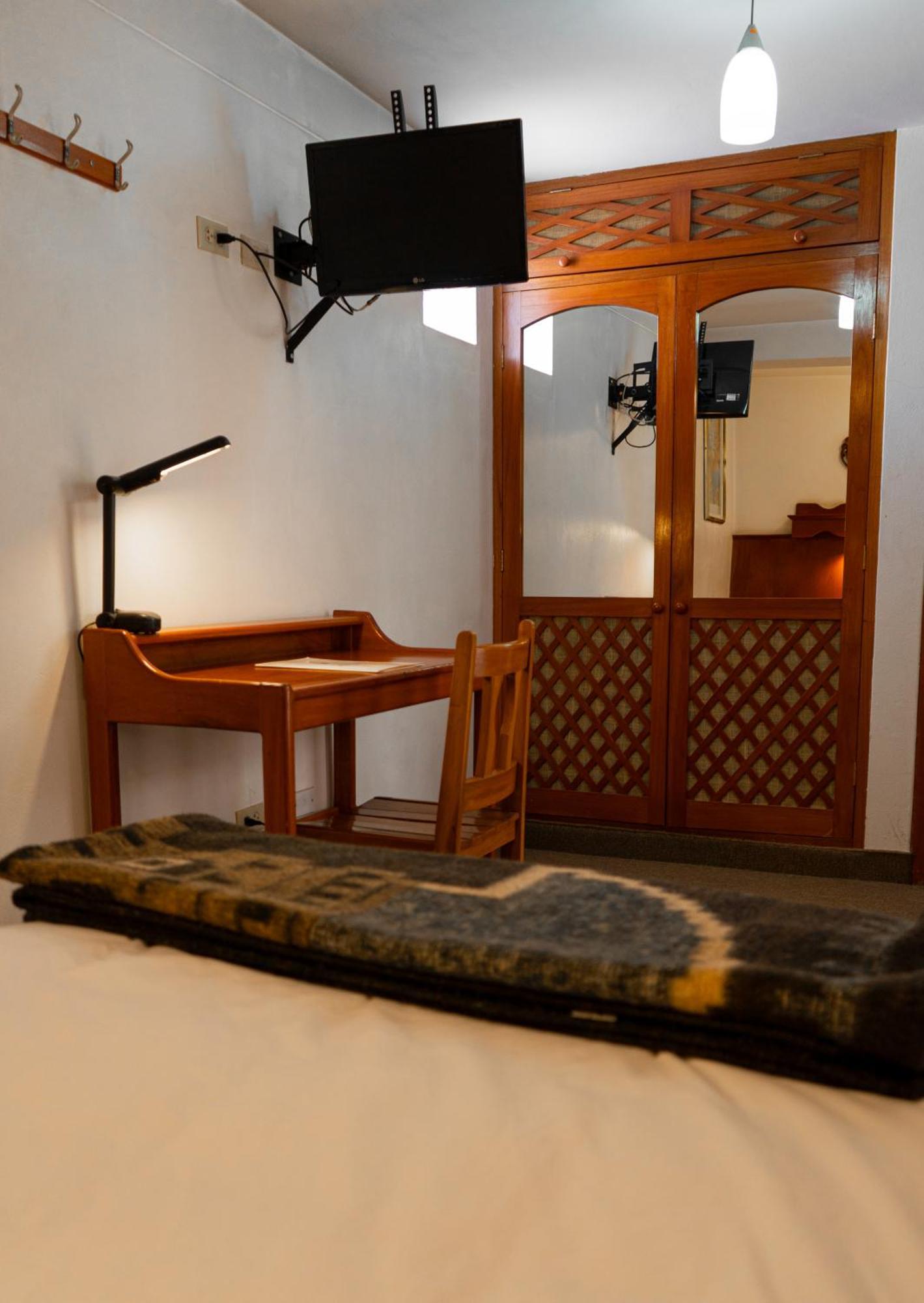 Hotel La De Atahualpa 3*