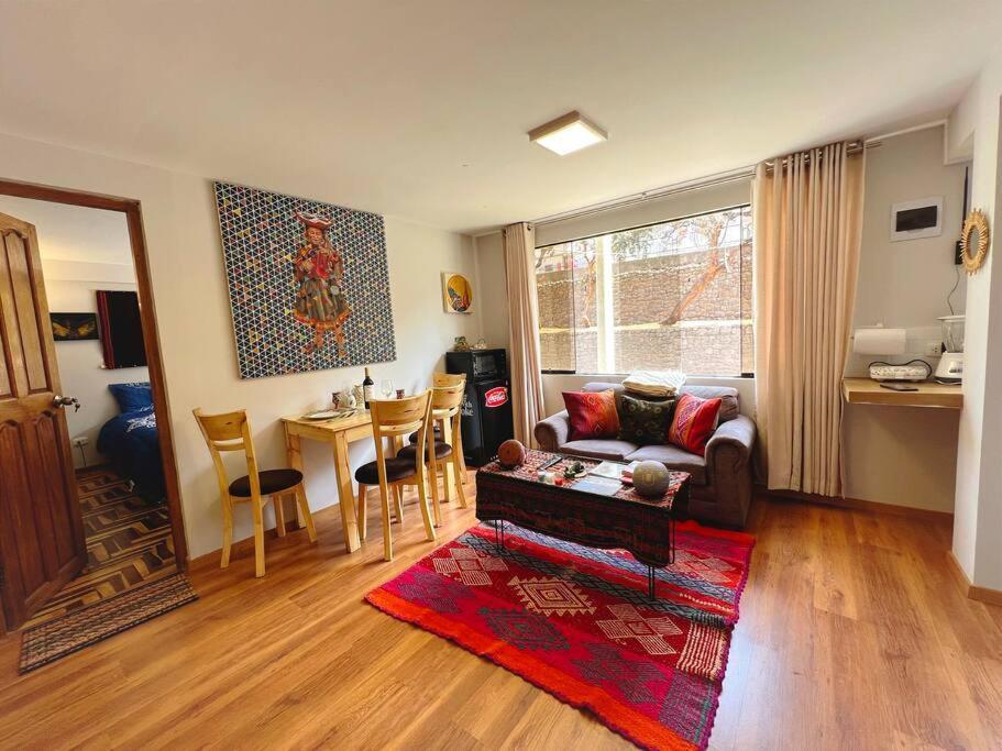 Boutique Art In The Center Of Apartment