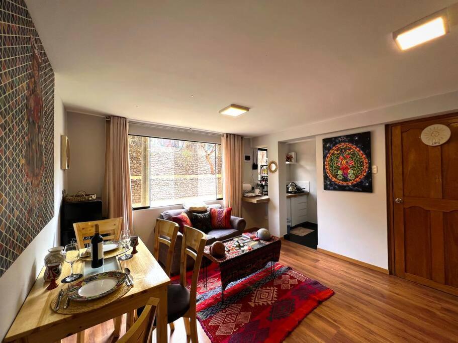 Boutique Art In The Center Of Apartment