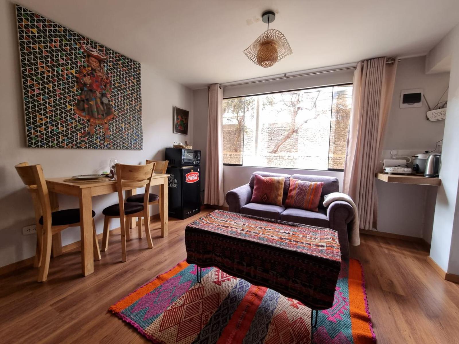 Boutique Art In The Center Of Apartment