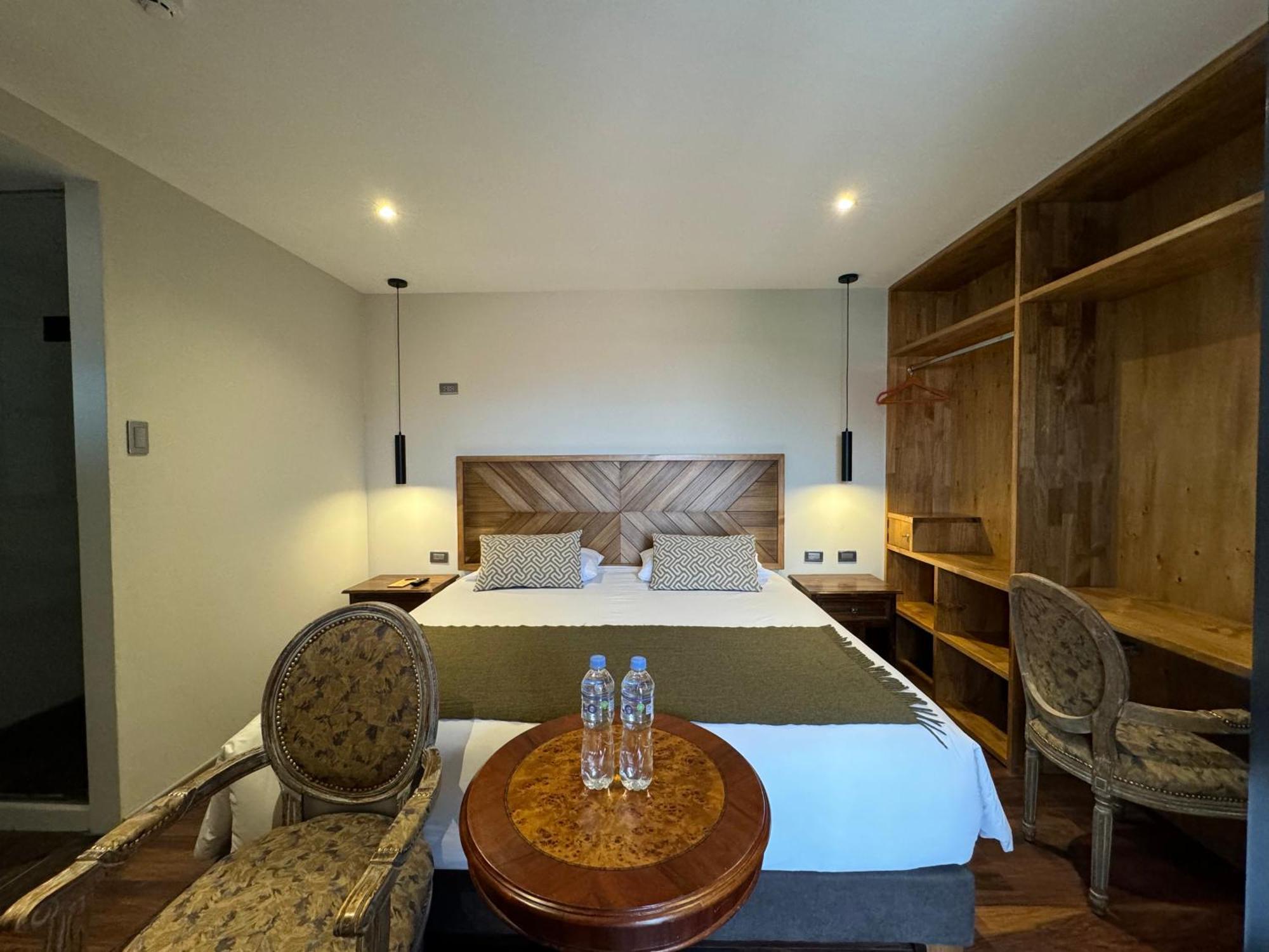 Montes Hotel *