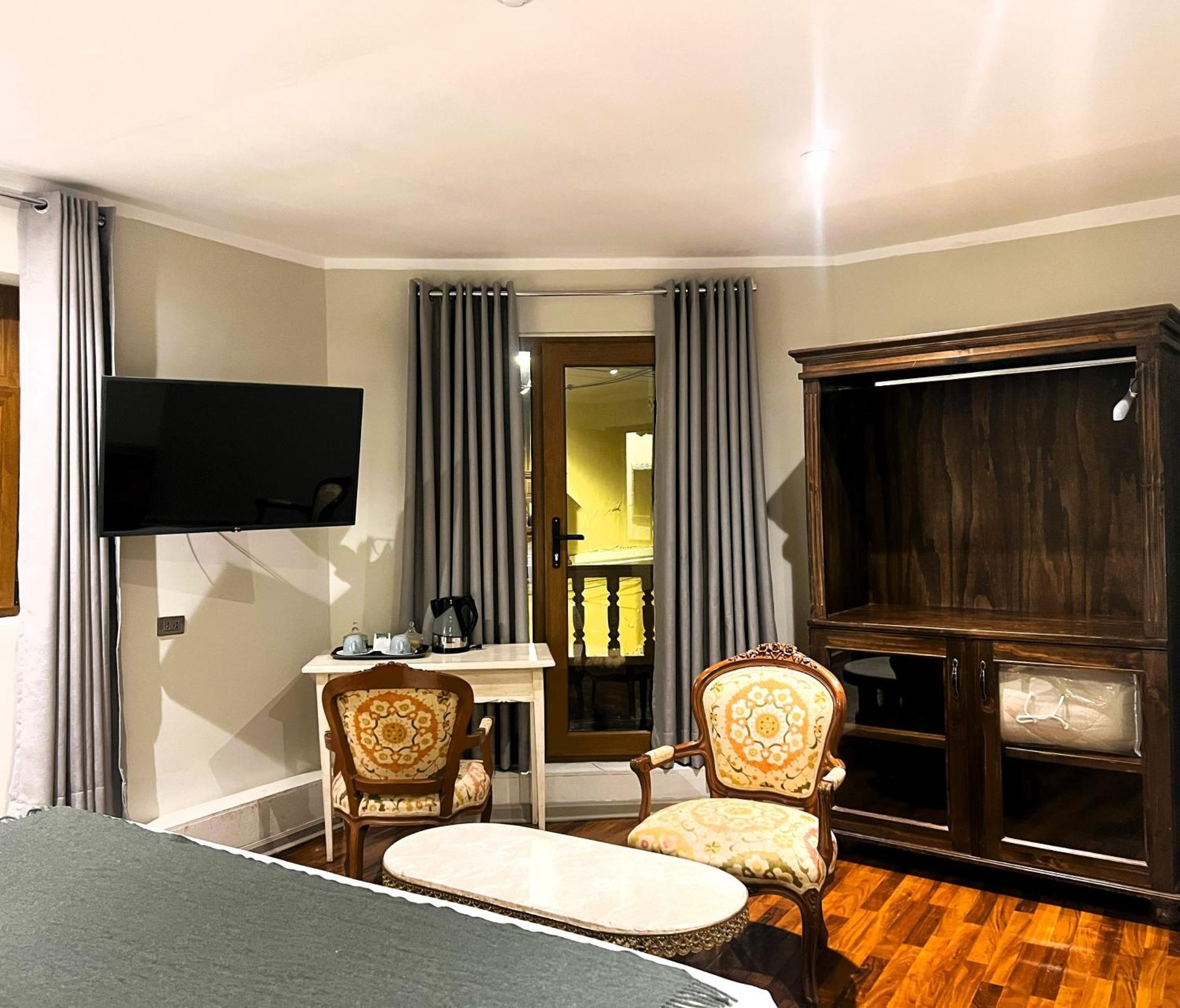 Montes Hotel