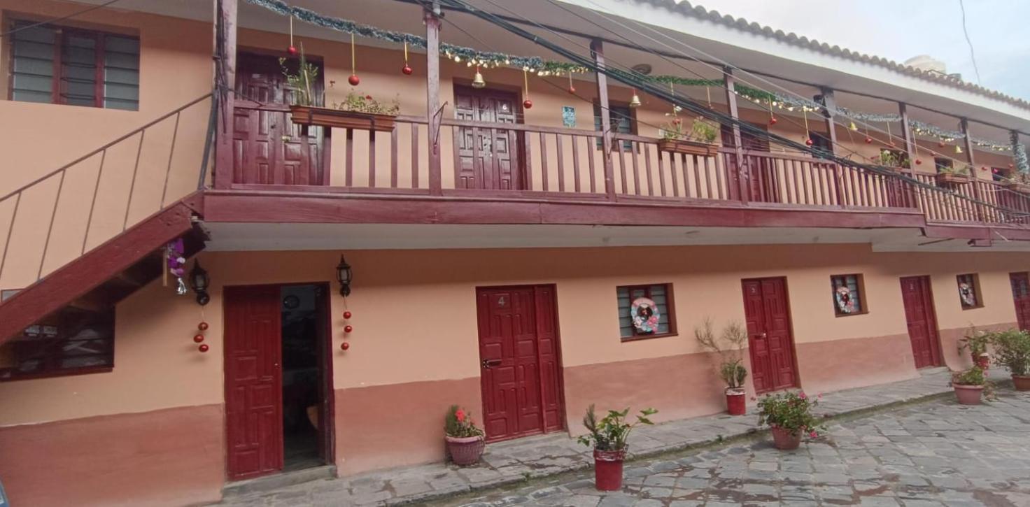 Anais Y Nicolas Hostel *