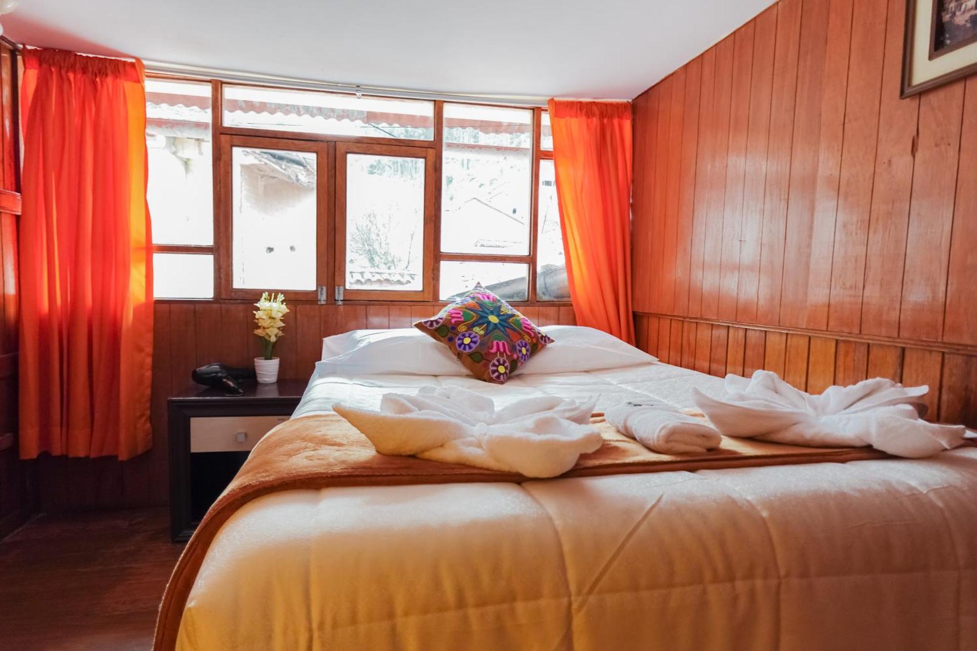Beautiful, Spacious & Cozy House Located In The Heart Of Casa de férias