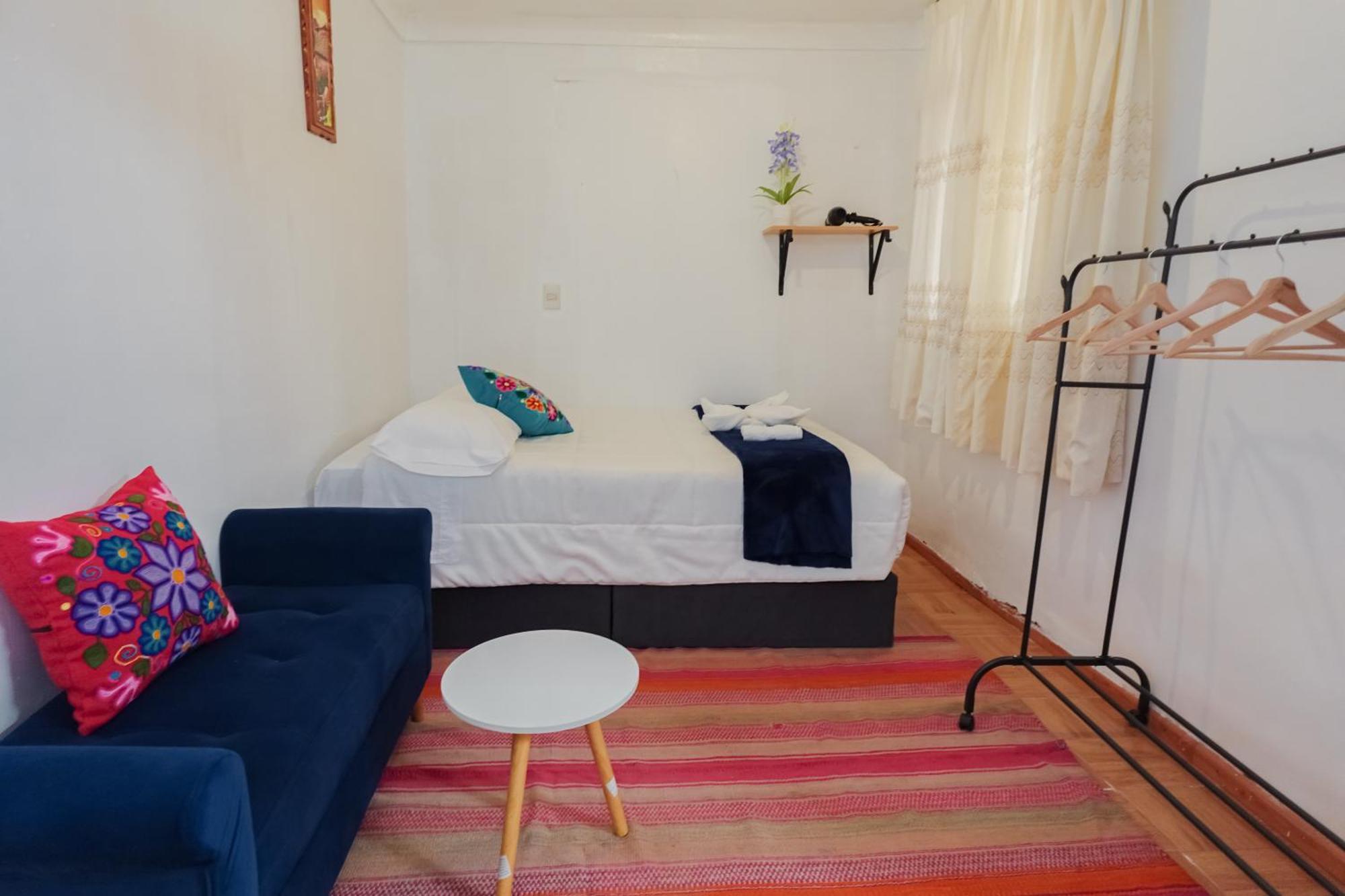 Casa de férias Beautiful, Spacious & Cozy House Located In The Heart Of