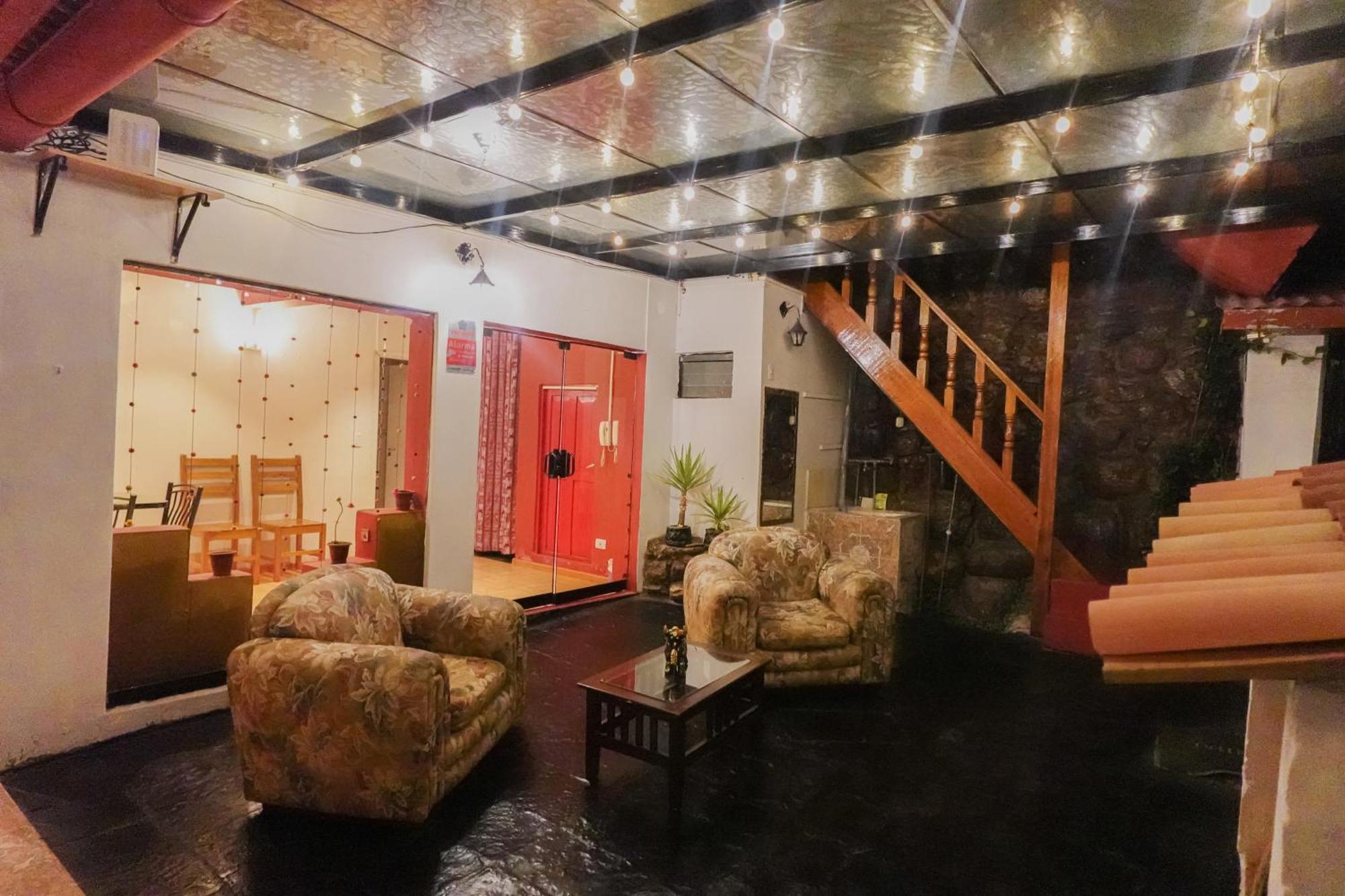 Beautiful, Spacious & Cozy House Located In The Heart Of