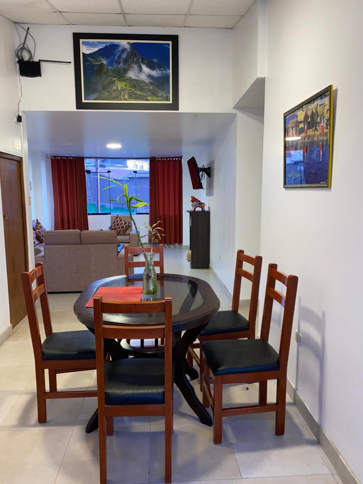 Adriano's Deluxe 4 * Cusco