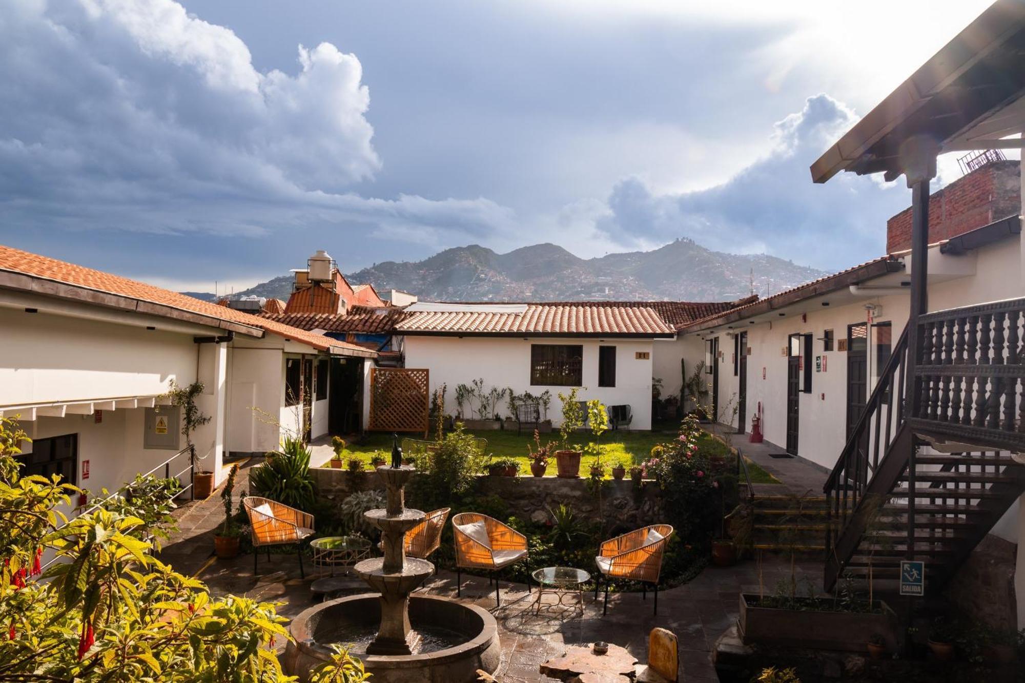 Hostel Black Llama