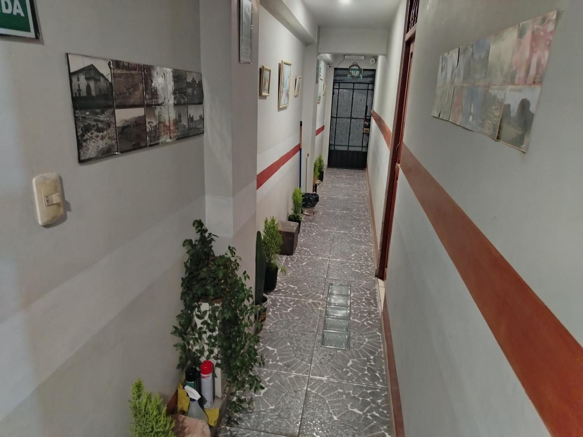Tahuanwasi House Building
