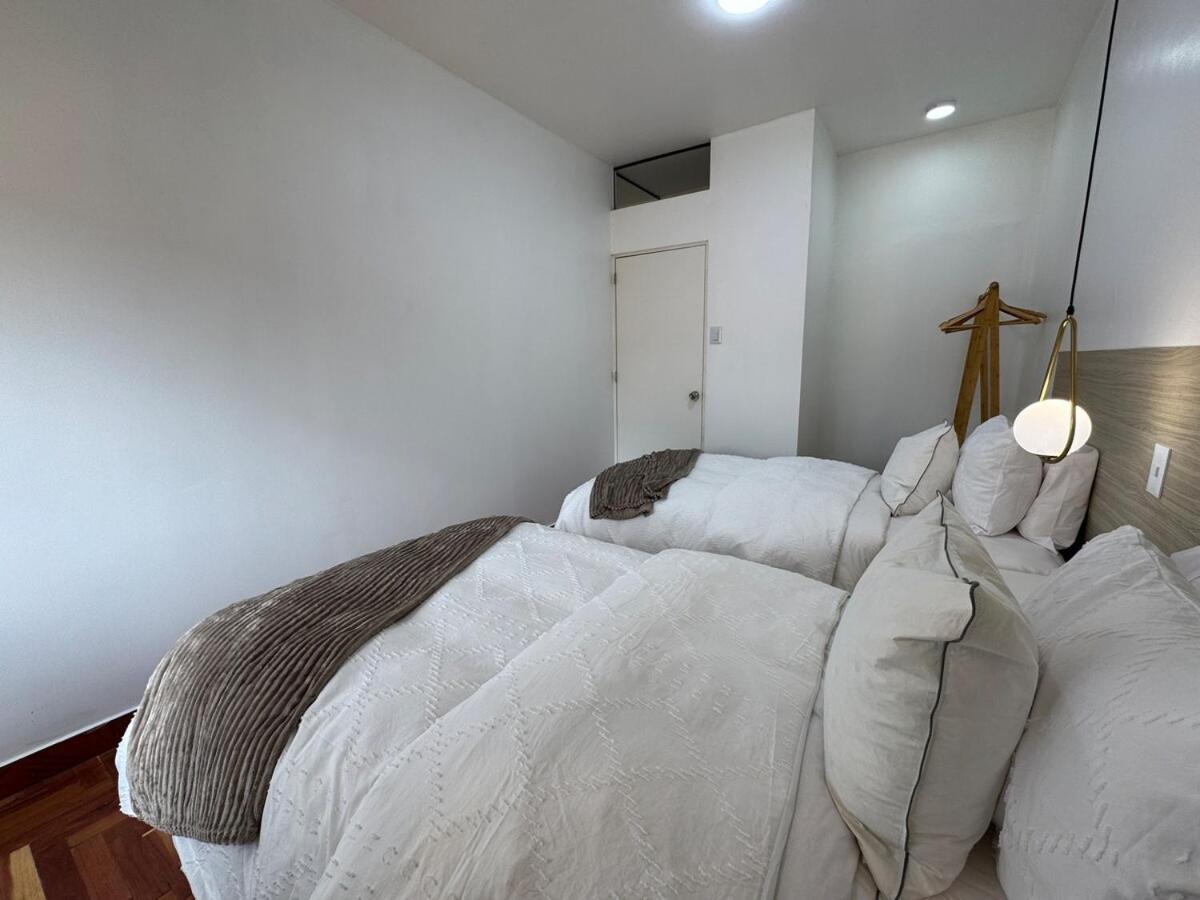 Luxuriou 2 Blocks From The Main Square 4 Bed *