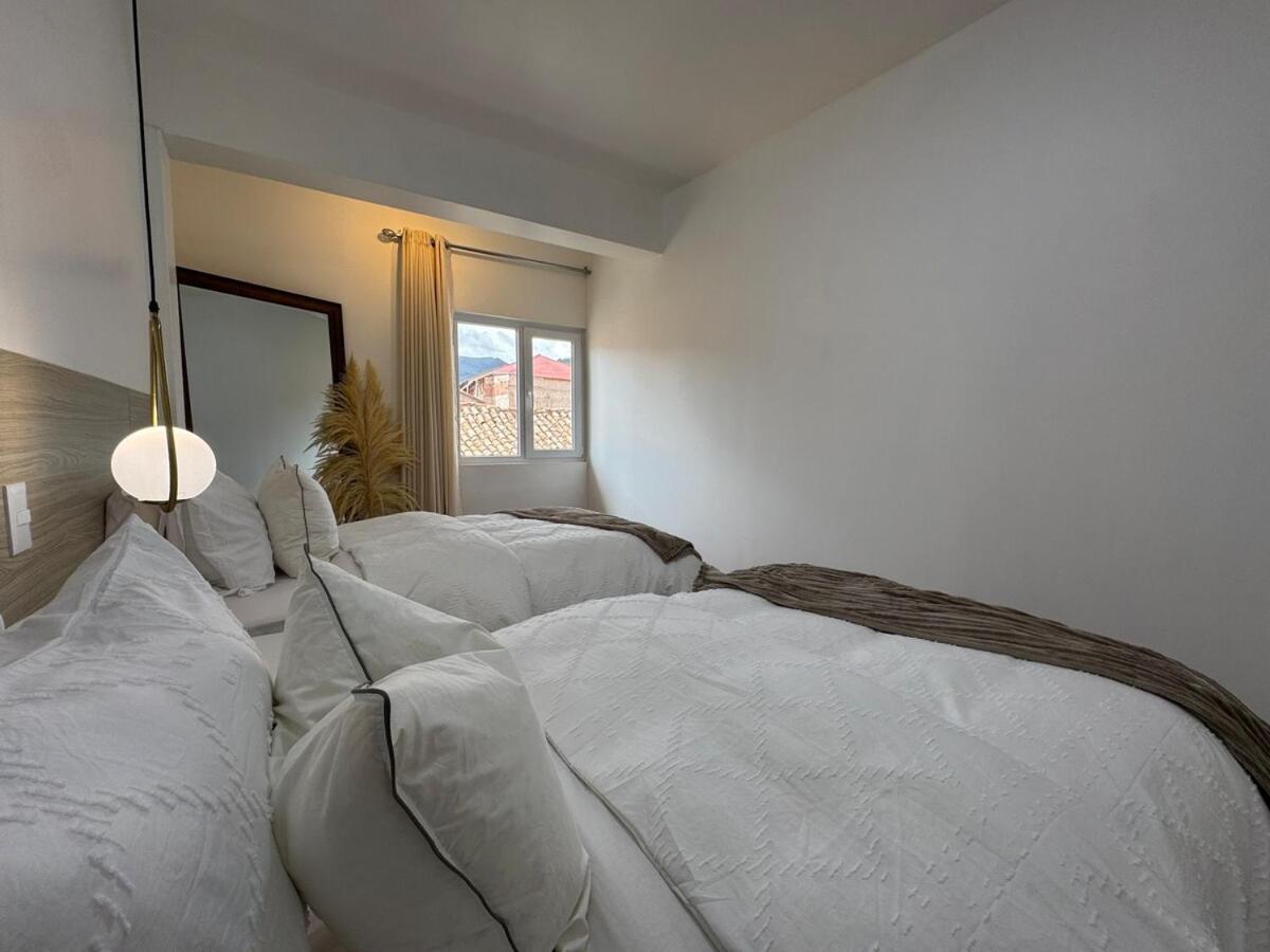 Luxuriou 2 Blocks From The Main Square 4 Bed Apartment