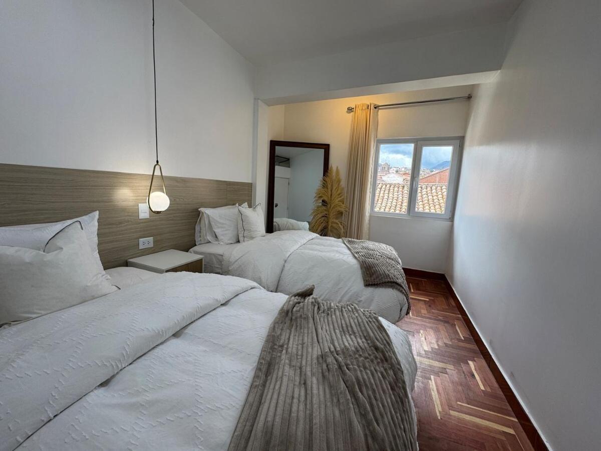 Luxuriou 2 Blocks From The Main Square 4 Bed Apartment