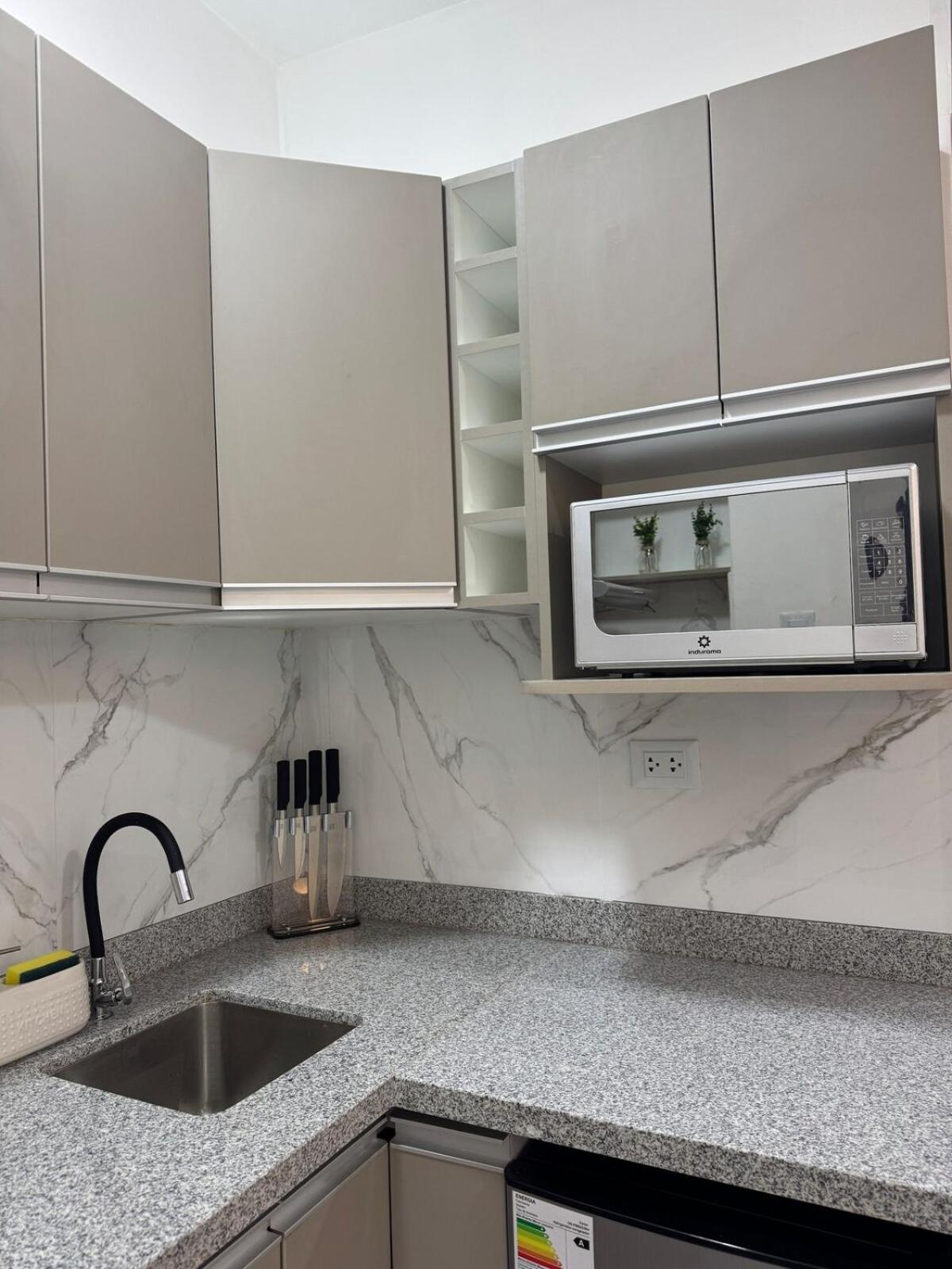 Luxurious 2 Blocks From The Main Square