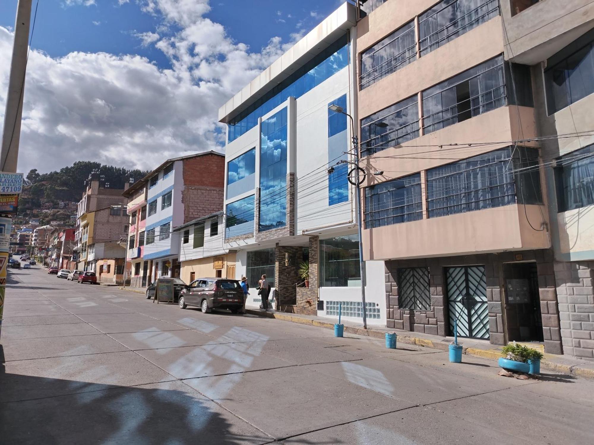 Tahuanwasi House Building Apartment
