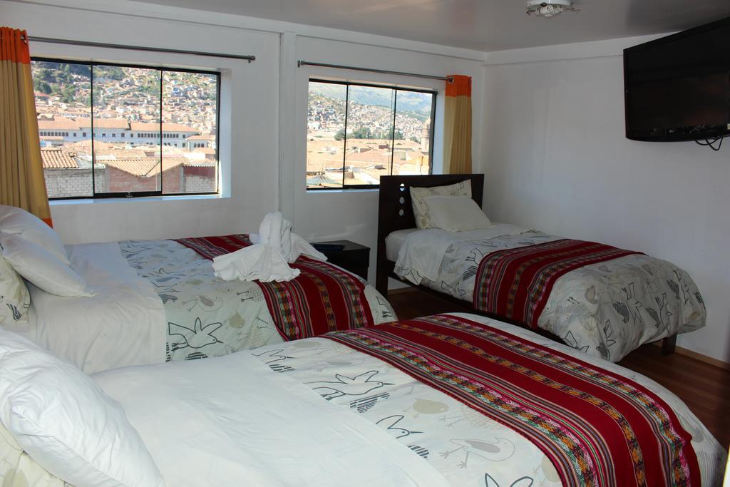 Qori Punku 2*
