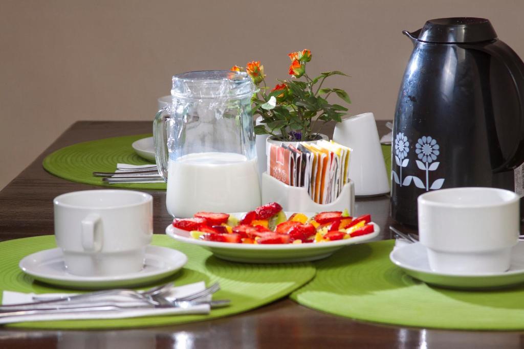 Yabar Plaza I Hotel 3*